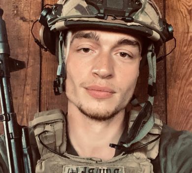 Танцівник і військовий Назар Грабар: у Москві виступали і Барських, і Время и Стекло, а щемлять лише Лободу