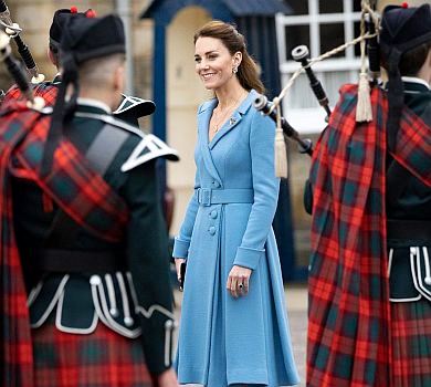 Чарівні сукні й зворушлива зустріч із онкохворою дівчинкою: Міддлтон завершила тур Шотландією