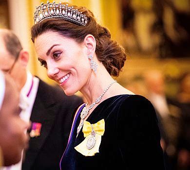 Справжня майбутня королева: Міддлтон в ошатній оксамитовій сукні засвітилася на дипломатичному прийомі