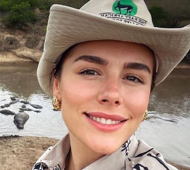 Контакт із ними надихає: як Онуфрійчук у Кенії з місцевими красенями цілувалася