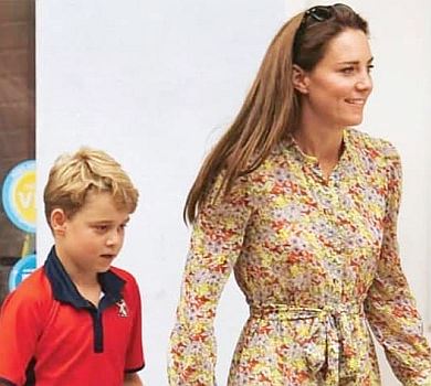 Кейт Міддлтон підловили під час шопінгу зі старшими дітьми. ФОТО
