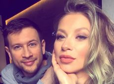 Дмитро Ступка забрав своїх дівчат із пологового. ФОТО