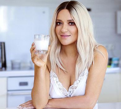 Могилевська в ночнушці з мереживом повчила, як прийти в форму після свят