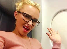 Пенетьєрі показала доччин конфуз у літаку та себе з мамою. ФОТО