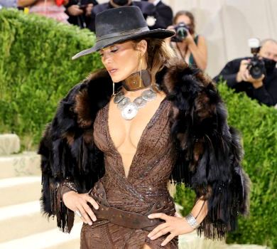 Ковбой Лопес, ретро-діва Айліш та виклик патріархату: найяскравіші луки з Met Gala 