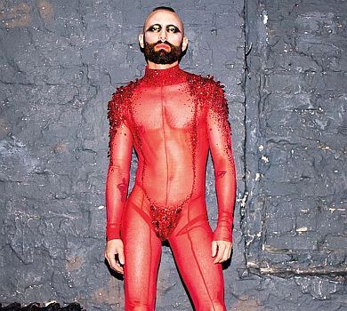 Колготи на все тіло, циліндр та стрази в паху: Кончіта Вурст епатує новими луками