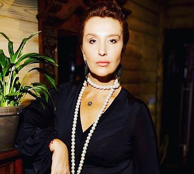 Сніжану Єгорову зробили тричі бабусею