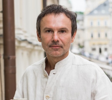 Зараз неможливо не бути воїном: Вакарчук розповів Rolling Stone про відважність українців