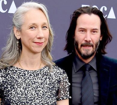 Наречена Кіану Рівза про сивину: Кожна жінка може обирати, як їй хочеться виглядати