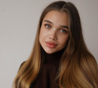 Саша Бо у спідньому в дірках попозувала на камеру самій собі. ФОТО