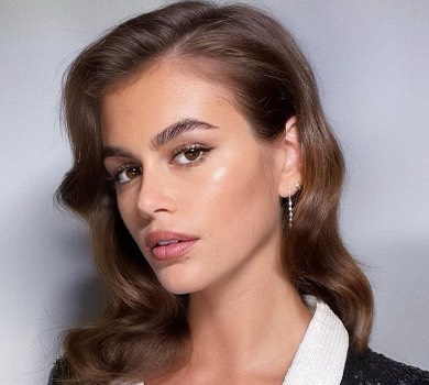 Дочка Кроуфорд у спідньому розляглася в кріслі. ФОТО