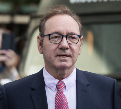 Не стримав сліз: суд виніс вирок Кевіну Спейсі у справі про домагання до чоловіків