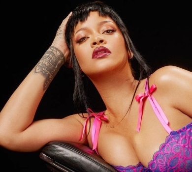 Ріанна в ванній оголила вагітний животик для Instagram