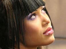 Гайтана повісила на шию ананас і поїхала до Кінг-Конга