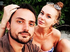 НеАнгел Слава в купальнику позує чоловікові на Мальдівах. ФОТО