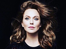 Джанабаєва повернулася з кліпом: Шкіряний диван, літак, дівчина