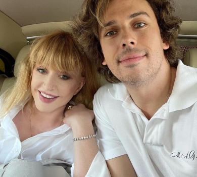 Пугачова сфотографувалася з Макаревичем і Гребенщиковим та повідомила, коли повернеться до росії