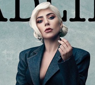 Lady Gaga в жакеті на голе тіло повигиналася на підлозі для глянцю. ФОТО