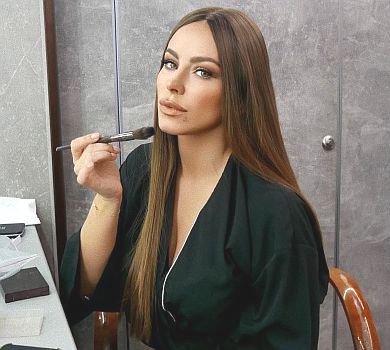 Сцени замало: Лорак у обтислій шкіряній спідниці влаштувала танці у гримерці. ВІДЕО