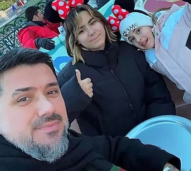 Дочка Лорак із татом та його подругою розважилася у паризькому Діснейленді. ФОТО