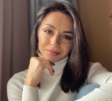 Гвоздьова похвалилася новою зачіскою і дочкою-гімнасткою