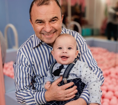 Як дві краплі води: Павлік порівняв фото молодшого сина й себе у дитинстві