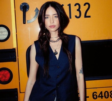 Дорофєєва в оверсайзі показала емоції на тлі Нью-Йорка. ФОТО