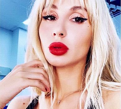 Лобода біля басейну показала воркаут для попи та стегон. Гіпнотичне ВІДЕО  