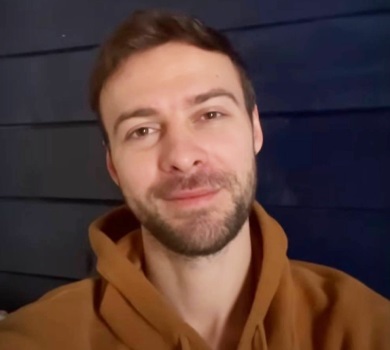 Кличко, Барських та Mонатіки привітали українок з 8 березня. ВІДЕО