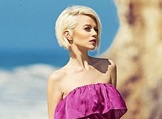 Міка Ньютон у мережі хизується новим іміджем на тлі океану. ФОТО