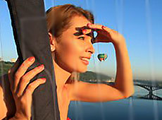 Міс Україні-Всесвіт 2010 підпалили волосся і відправили політати