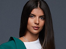 Дочка Крапівіної розказала про вплив Кардашян на її смак та показала засмаглі ноги