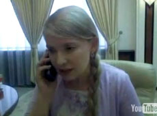 Тимошенко малілася і гекала зі спущеною косою. ВІДЕО