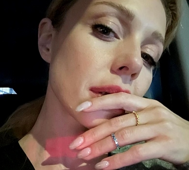 Як кислота, роз'їдає твоє серце: Кароль у патріотичних каблучках зробила зізнання про самотність