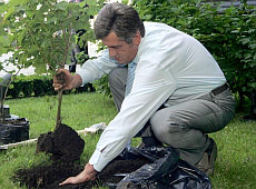 Ющенко вигнав підлеглих на двір