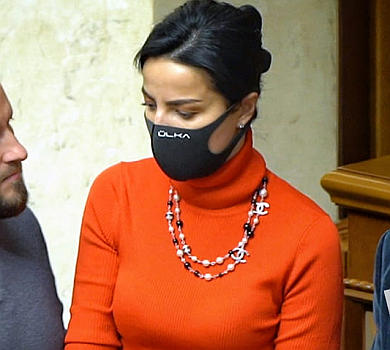 Зе-депутатка Дмитрієва засвітила в Раді аксесуарів майже на півмільйона