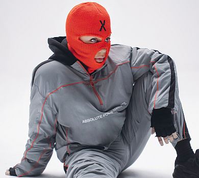 Кароль у новому кліпі вразила перевтіленням у чоловіка та сама себе поцілувала. ВІДЕО