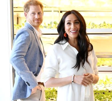 Три десятки луків за скромні гроші: аналіз гардеробу Маркл у африканському турі