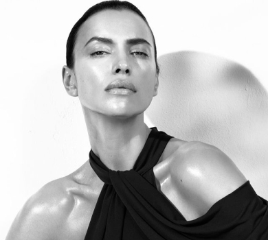 Шейк у total black на білому тлі продемонструвала нову чуттєвість. ФОТО