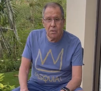 Кінь хоче здатися і натякає?: Лавров насмішив мережу своїм луком і гаджетами на Балі