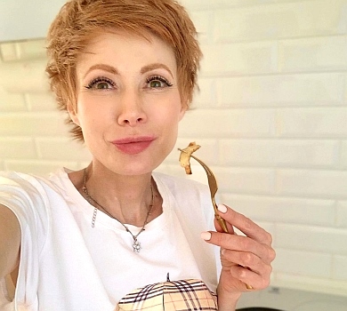 Лебідь показала фігуру в купальнику та зробила заяву про своє харчування