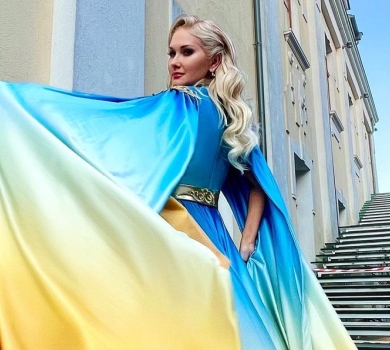 Патріотичний градієнт: Бужинська покрасувалася в ефектній концертній сукні