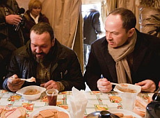 Тігіпко пообідав з бомжами