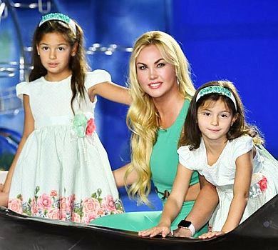 Happy birthday у маминому виконанні та омріяні подарунки: як відсвяткували 7-річчя доньки Камалії