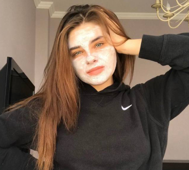 Дівчина Остапчука показалася в спідньому і назвала свої параметри