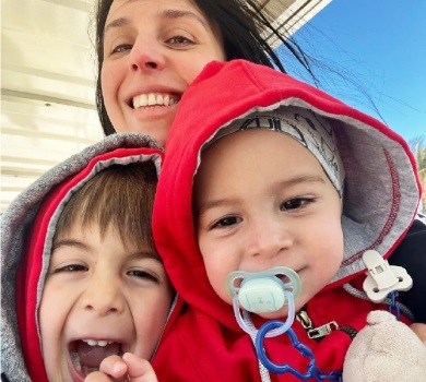 Джамала у Великдень заспівала з синами Червону калину. ВІДЕО