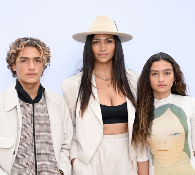 Дружина МакКонахі зводила сина й доньку на модне шоу в Парижі. ФОТО