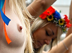 Femen: Путін плутає чоловічий статевий орган з пальцем