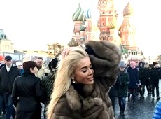 Екс-Кульбаба Крук вигуляла соболя на вулицях Москви. ФОТО