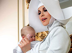 Даша Астаф'єва показала сина і подалася у черниці. ФОТО